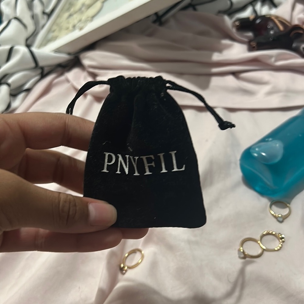 Amazon rings. Unknown brand ,rarely used.